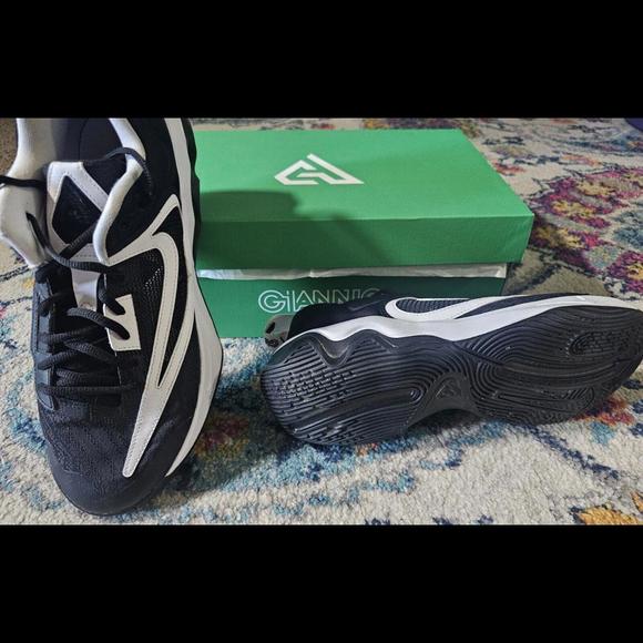 Nike Giannis Immortality 3 Basketball DZ7533 003 Men's 10 - Picture 2 of 10